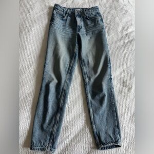 Zara women’s Mom Fit jeans, size 24 — classic and comfortable style